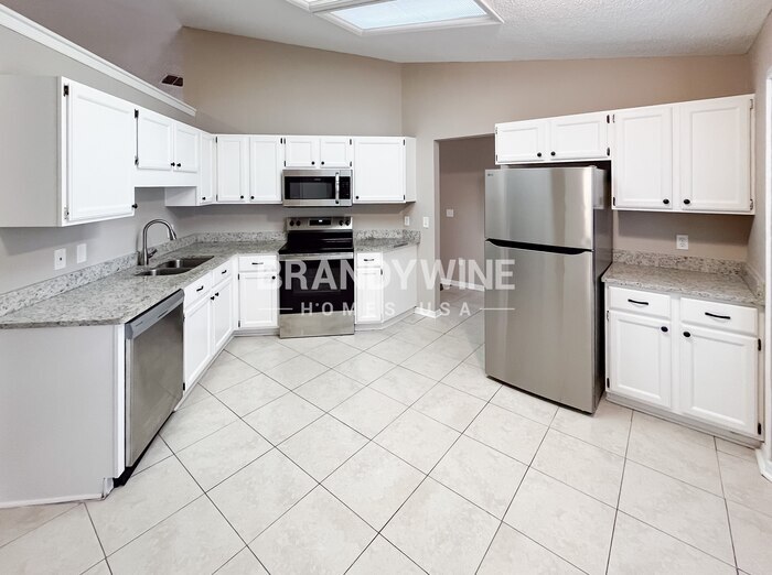 Building Photo - 8592 Bandera Cir W