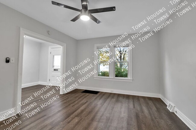 Building Photo - 105 Mariner St