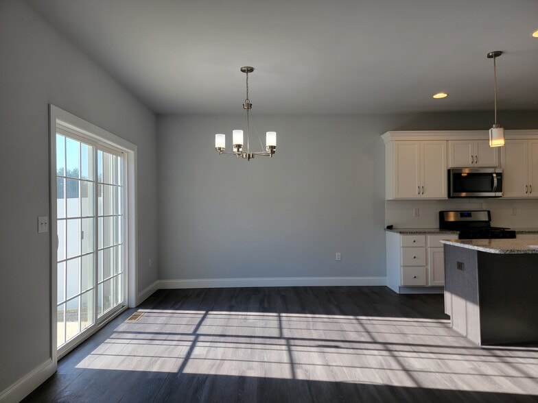 Building Photo - 213 Buckton Dr