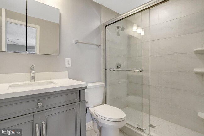 Building Photo - 5759 Independence Cir