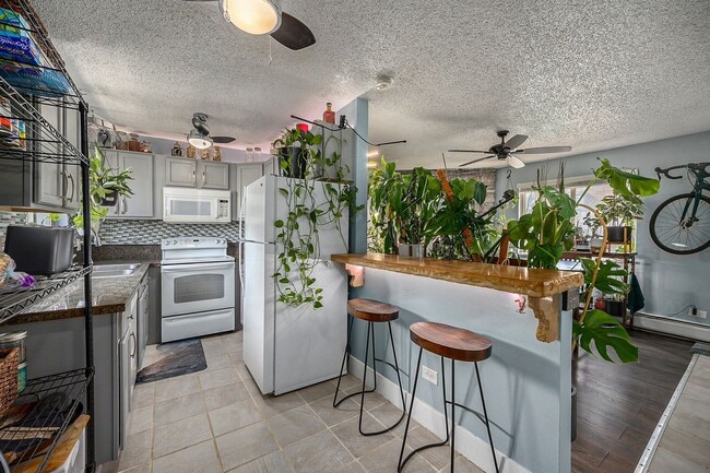 Building Photo - University Hills 2 bedroom and 1.5 Bath