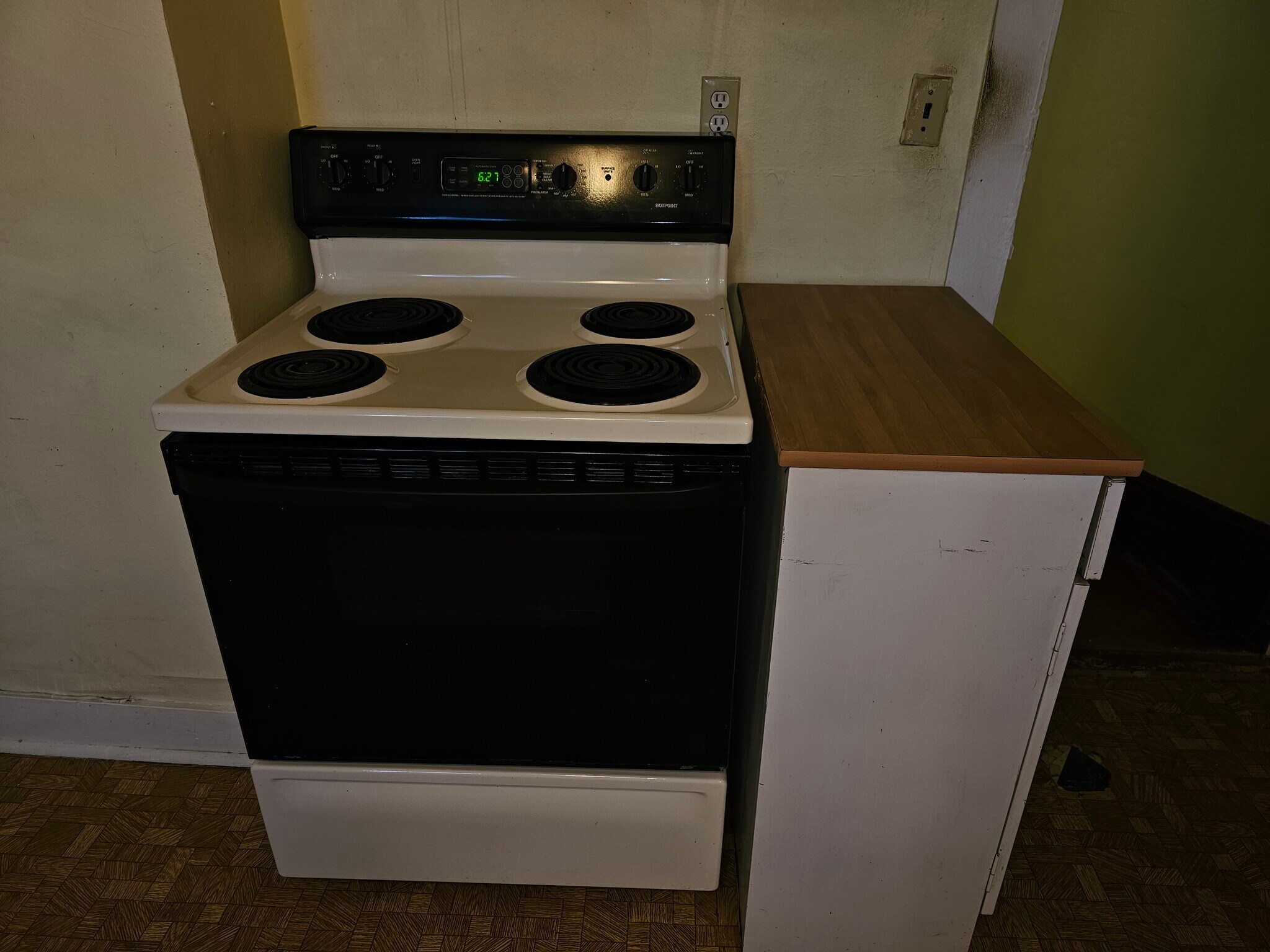 Building Photo - 35 Beech St