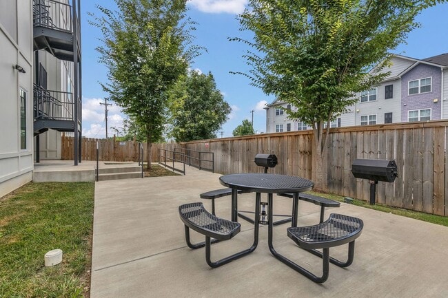 Building Photo - Simple living?  We got you.  $1150/mo wate...
