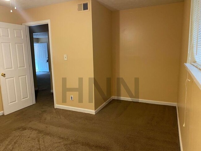 Building Photo - Cute 2/1 Duplex in Forest Park!