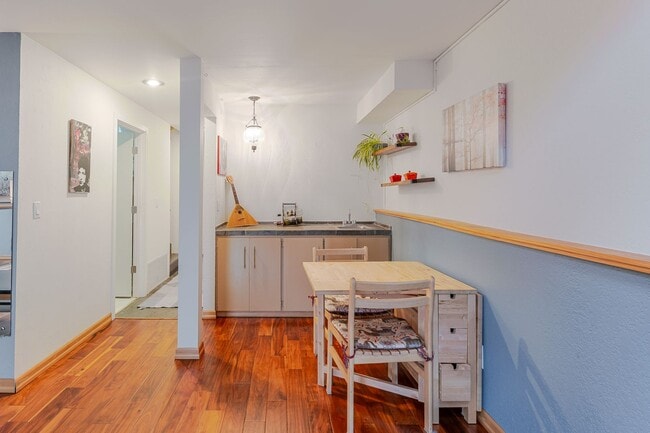 Building Photo - Amazing Custom Home