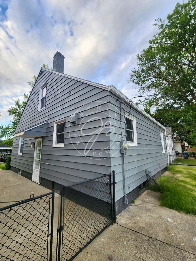 Building Photo - Charming 3-Bed Home with Finished Basement and large dormer!