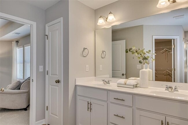 Building Photo - 105 Essence Dr