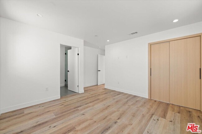Building Photo - 839 N McCadden Pl