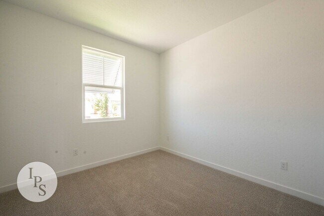 Building Photo - 2808 N Vahe Ave