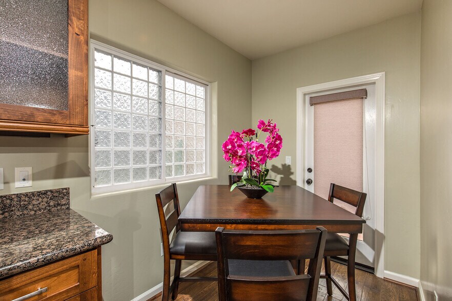 Building Photo - 3572 4th Ave