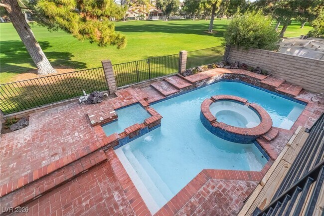 Building Photo - 968 Pinehurst Dr