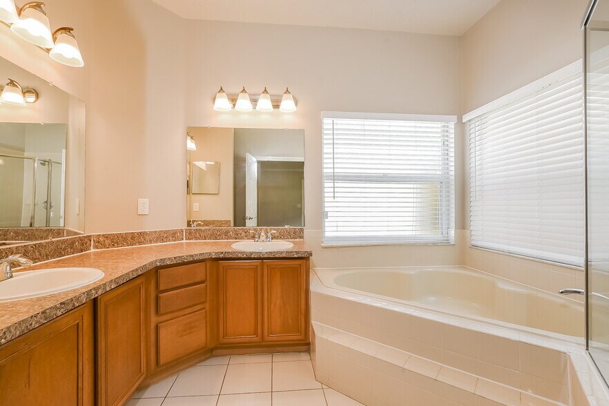 Building Photo - 3337 Bellingham Dr