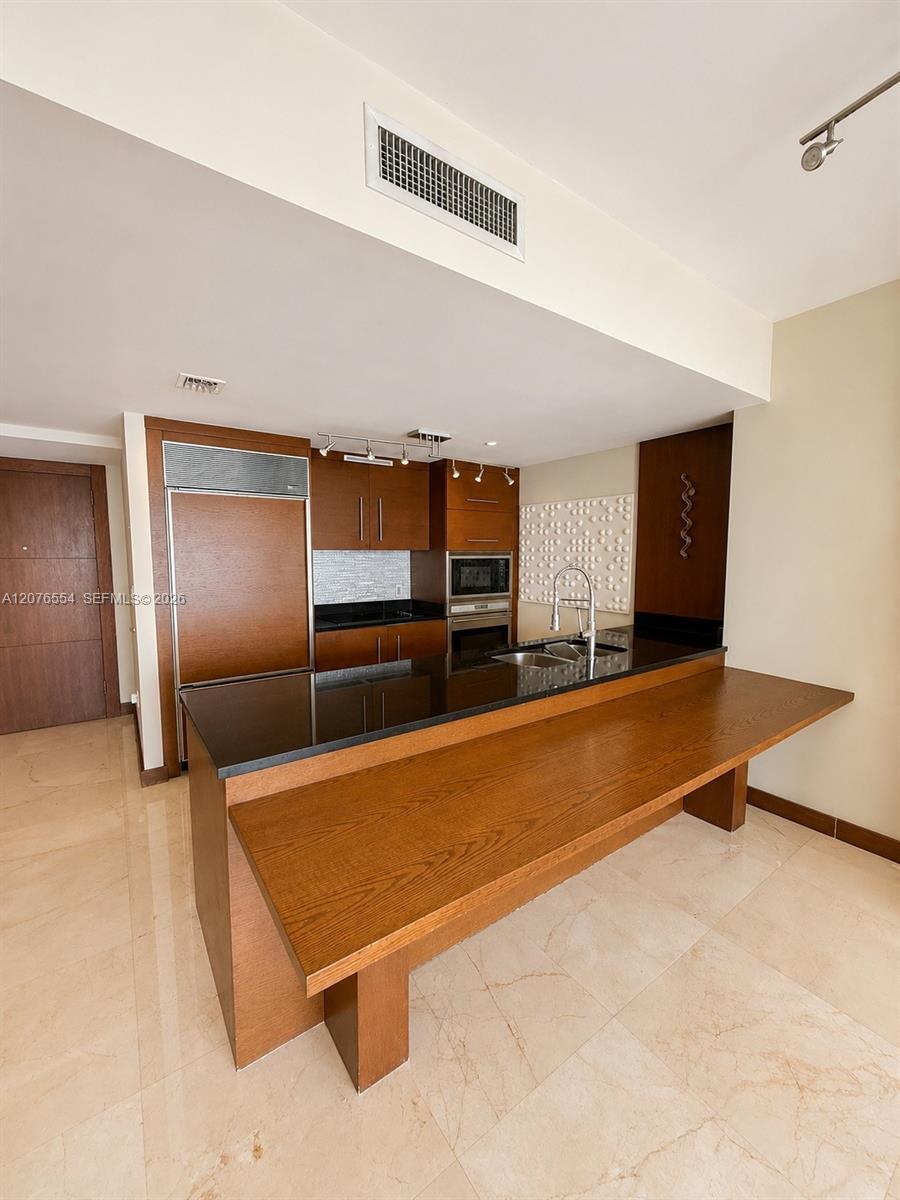Building Photo - 465 Brickell Ave