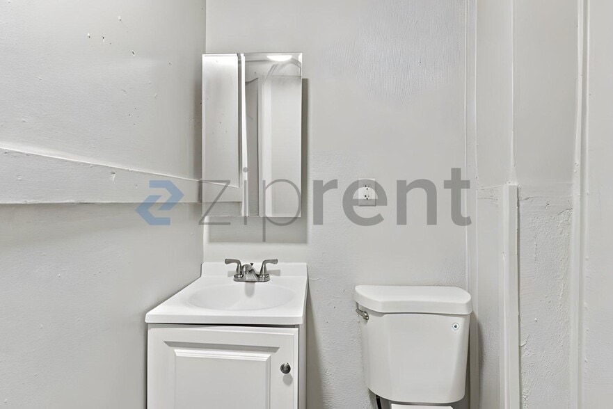 Building Photo - Unit