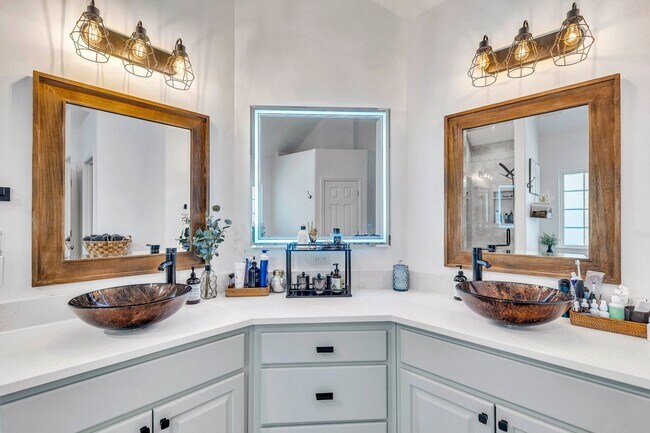 Building Photo - Gorgeously Updated 4 Bed/3.5 Bath in Tranquilla Hall - Buckhead