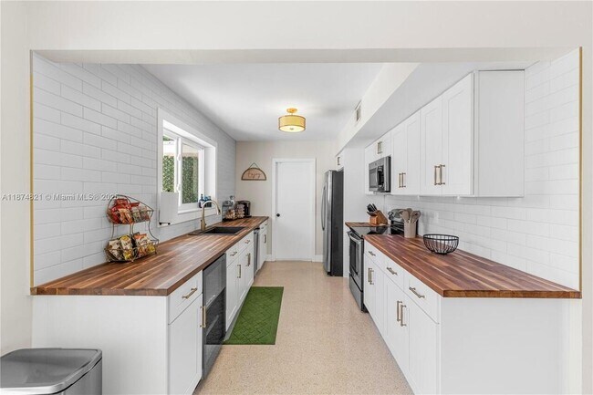 Building Photo - 1116 SE 13th Ct