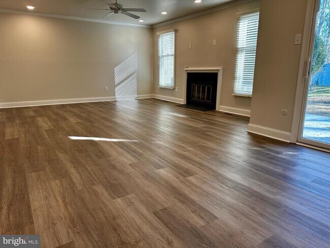 Building Photo - 18 Dundee Mews