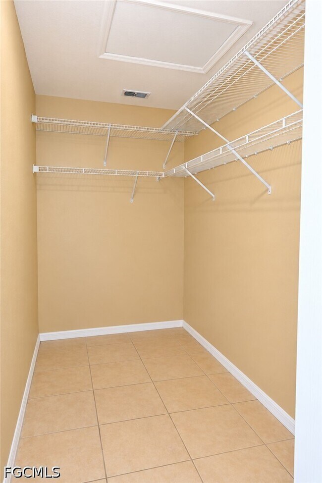 Building Photo - 610 SW 47th St