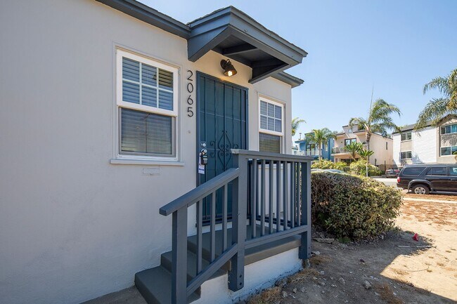 Building Photo - Pacific Beach: 1 Bedroom w/ Remodeled Kitc...