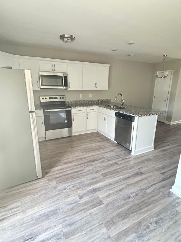 Building Photo - 645 Stowe Ct