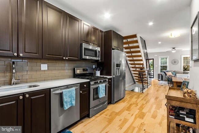 Building Photo - 2427 E Boston St