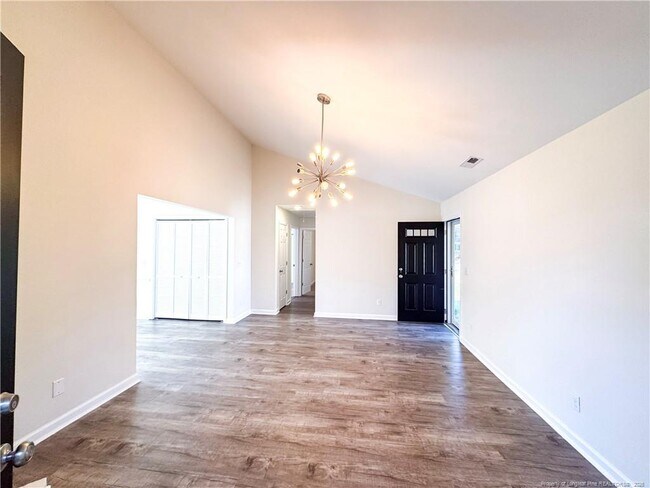 Building Photo - 499 Coronation Dr