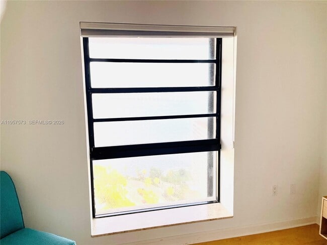 Building Photo - 151 SE 15th Rd