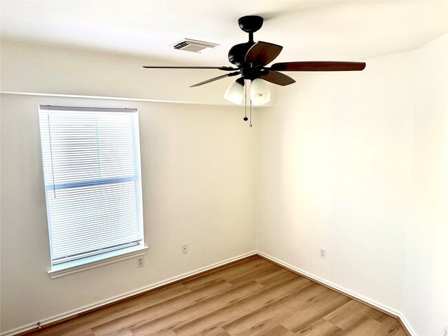 Building Photo - 16546 Cairngrove Ln