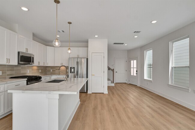 Building Photo - 3630 Amos St