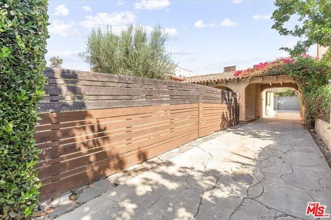 Building Photo - 3707 Edenhurst Ave
