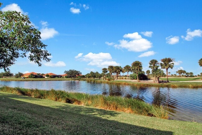 Building Photo - 10792 Tarflower Dr