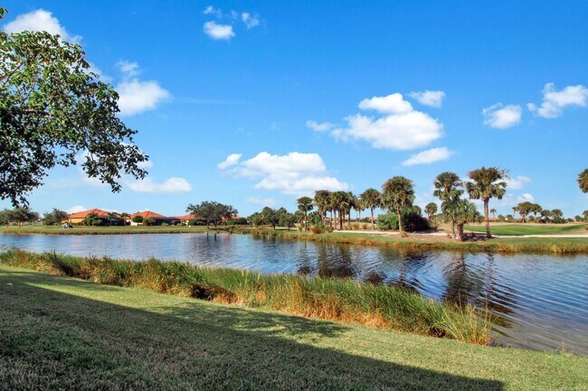 Building Photo - Sarasota National Seasonal Condo for Rent