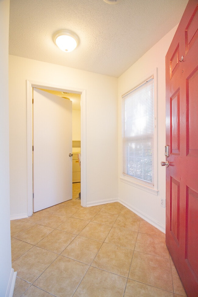 Building Photo - 2708 S 17th St