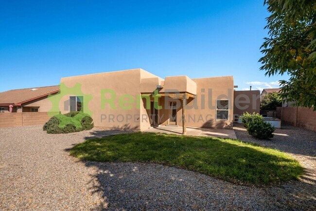 Building Photo - Model Perfect Living in Beautiful Loma Pinon