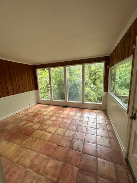 Sunroom overlooking backyard - 633 Clairmont Cir