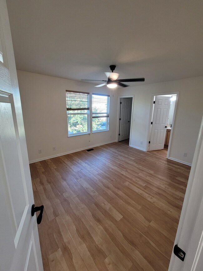 Building Photo - 2296 E 109th Dr