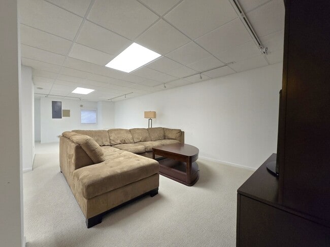 Building Photo - 1204 Frederick Ct