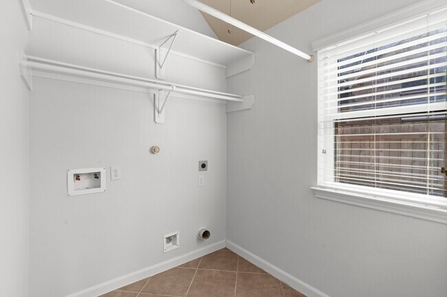 Building Photo - 2602 White Falls Dr