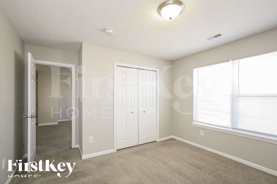 Building Photo - 1451 Round Lake Rd