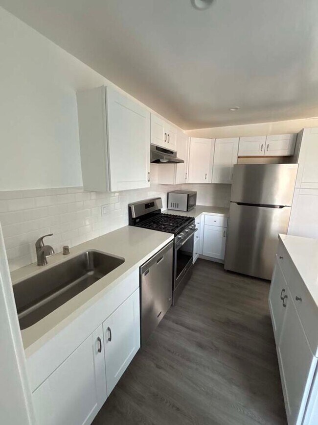 Building Photo - 915 Broadway St