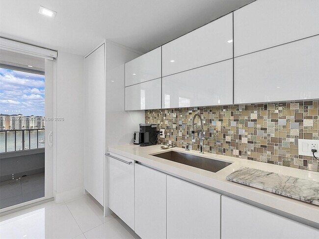 Building Photo - 550 S Ocean Blvd