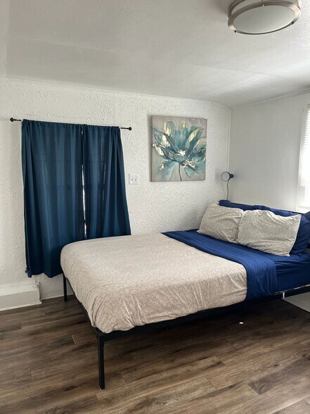 Bedroom 2 with queen and twin bed - 4946 Camden St