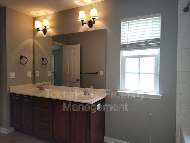 Building Photo - 16121 Long Talon Way