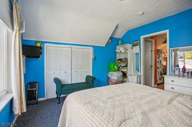 Building Photo - 16 Henry St