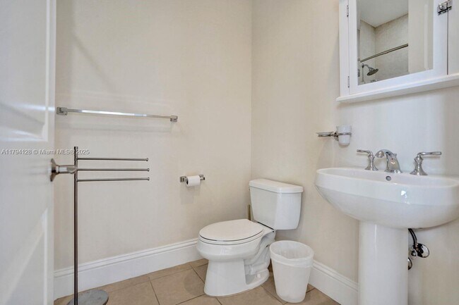 Building Photo - 226 N Latitude Cir