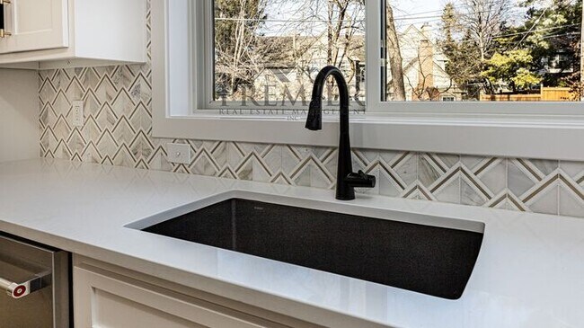 Building Photo - Stunning Remodeled 4 bedroom / 4 bath-2026...