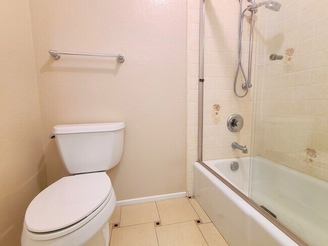 Building Photo - Beautiful 2-Story South Redlands Home with 3 Bedrooms and a Family Room!