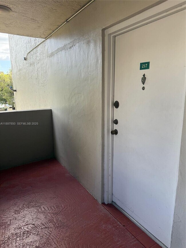 Building Photo - 802 NW 87th Ave