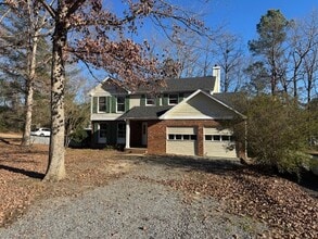 Building Photo - Spacious Chesterfield 2 Story