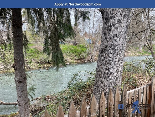 Building Photo - Beautiful Butte Creek View-3 Bedroom 2 Bat...